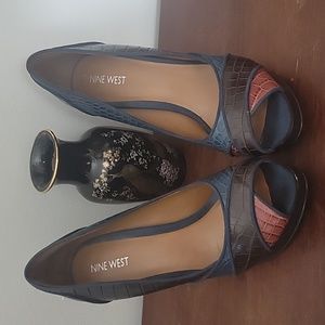 Multi color snake skon design heels